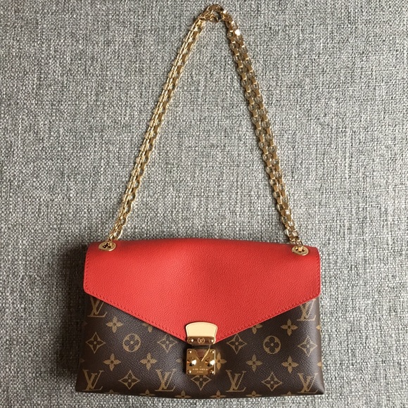 lv pallas chain